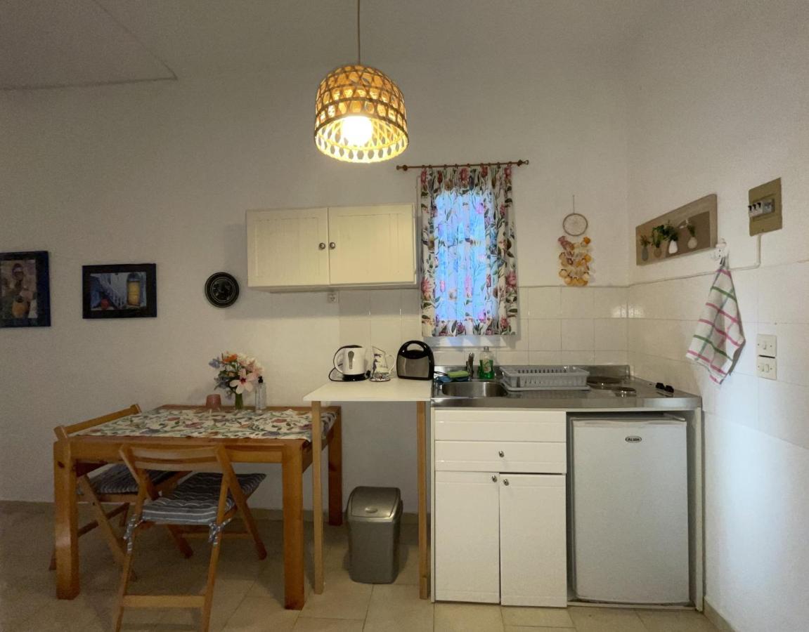 Villa Gelly'S Studios Alikí Екстериор снимка