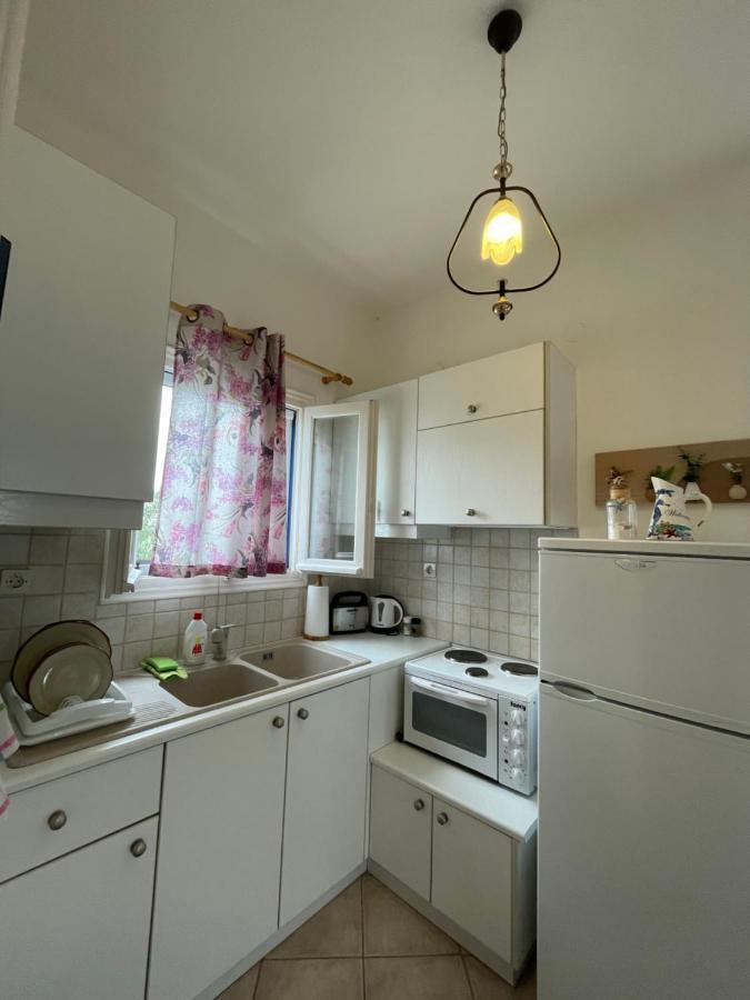 Villa Gelly'S Studios Alikí Екстериор снимка