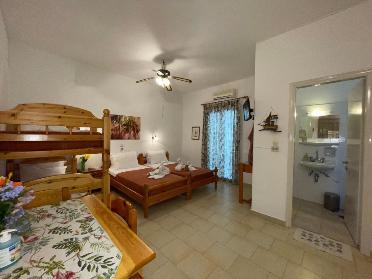 Villa Gelly'S Studios Alikí Екстериор снимка