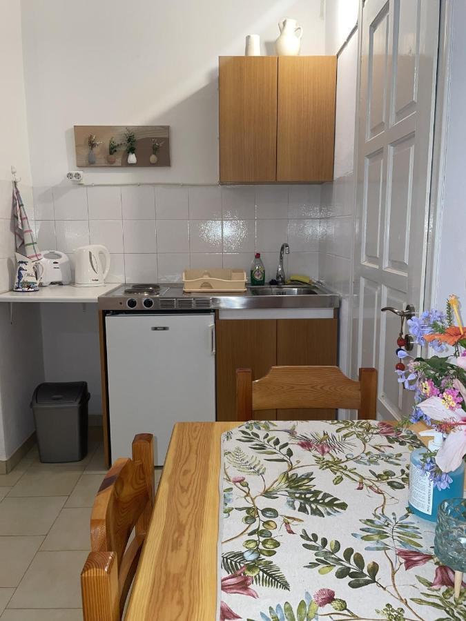 Villa Gelly'S Studios Alikí Екстериор снимка