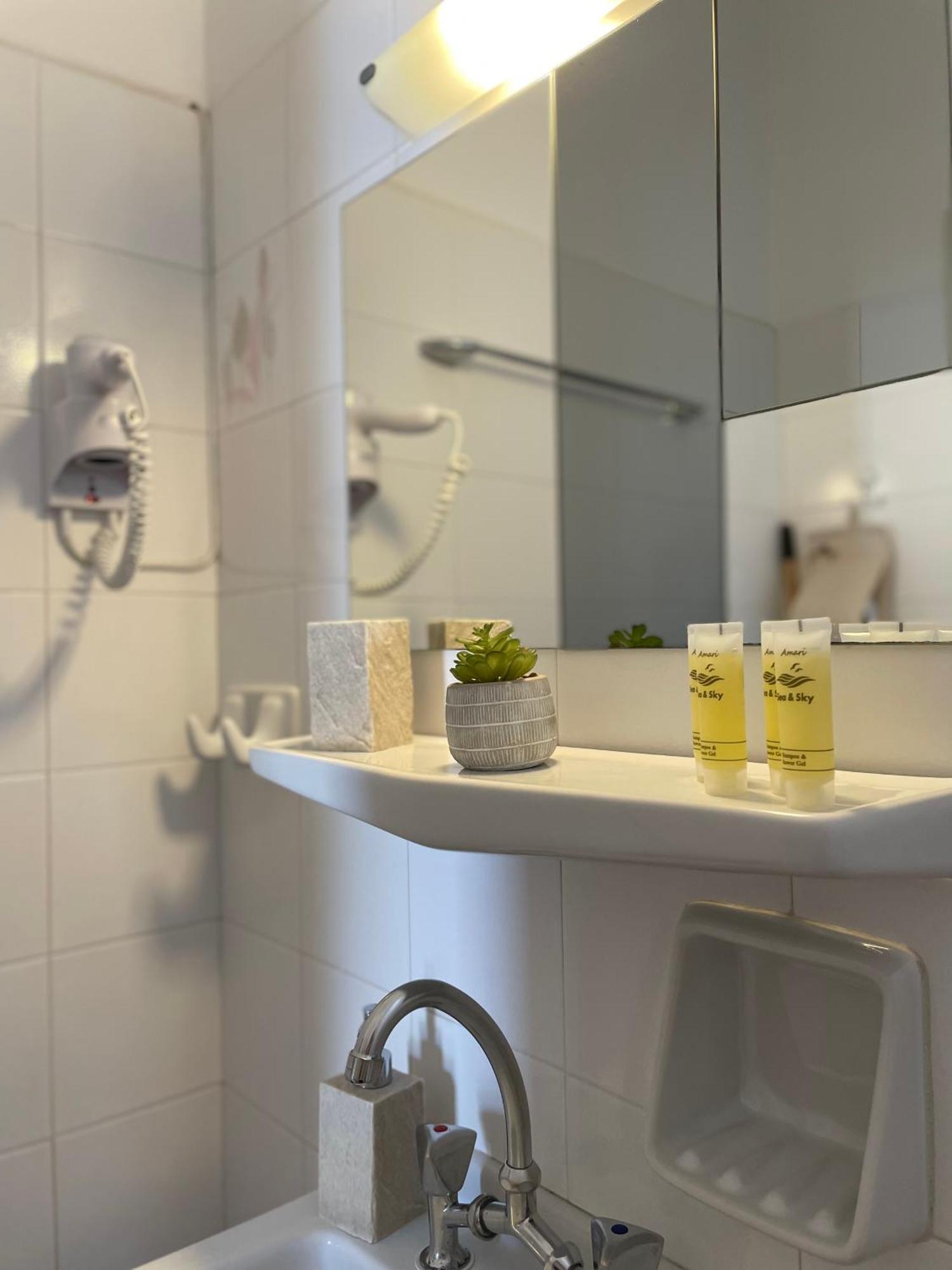 Villa Gelly'S Studios Alikí Екстериор снимка